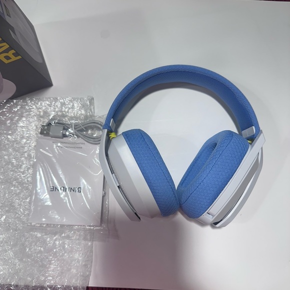 Wireless Gaming Headset - Blue and White - Picture 2 of 5